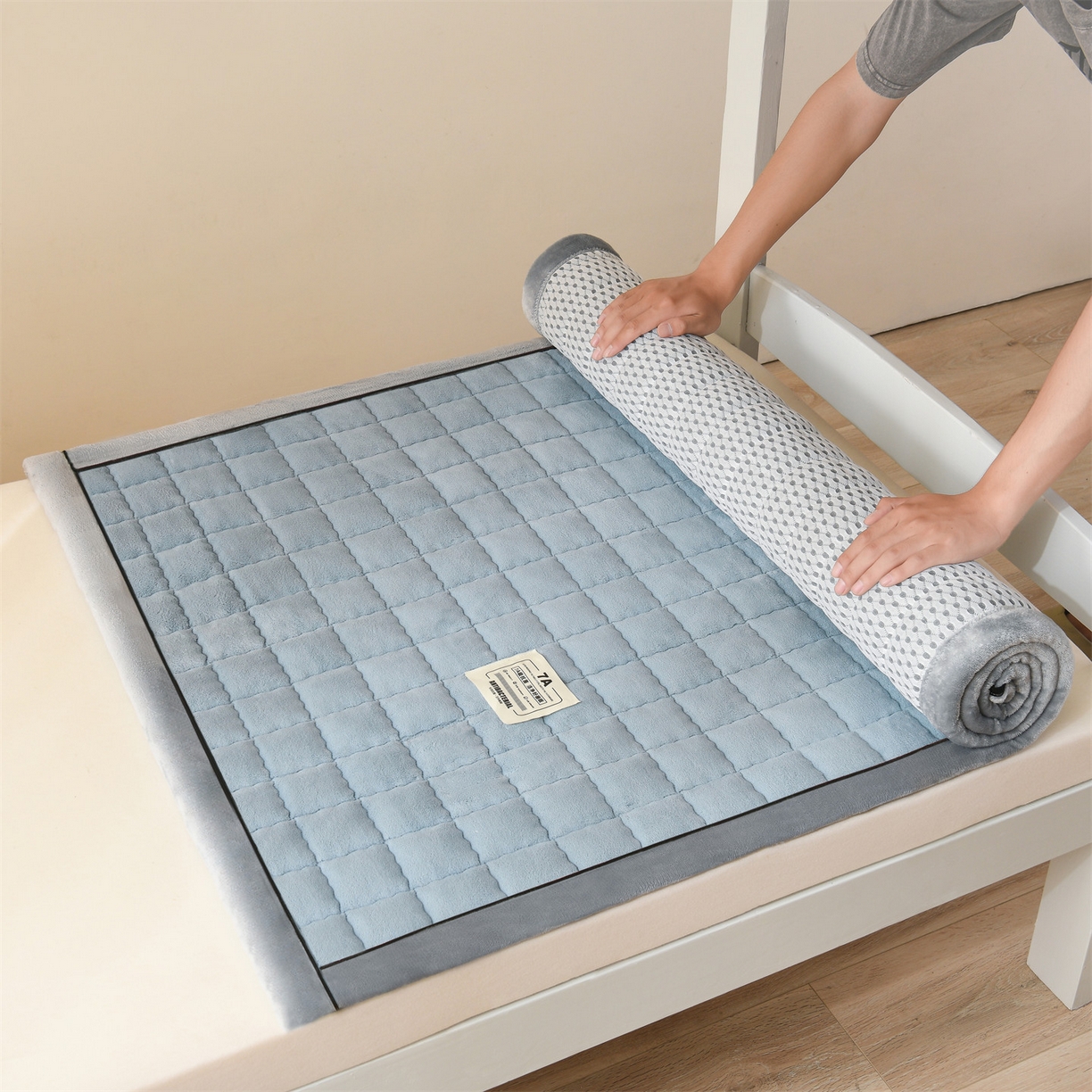 91家纺网 家纺一手货源 找家纺 欧邦 2025新款240克臻棉绒和煦春风系列床垫学生床 和煦春风-天缥