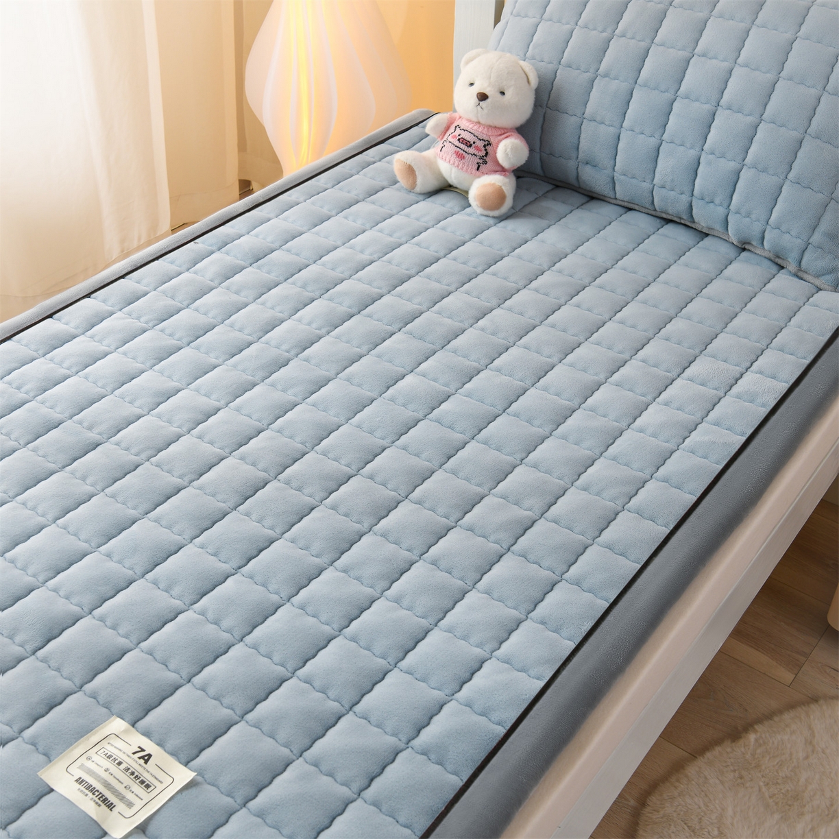 91家纺网 家纺一手货源 找家纺 欧邦 2025新款240克臻棉绒和煦春风系列床垫学生床 和煦春风-天缥