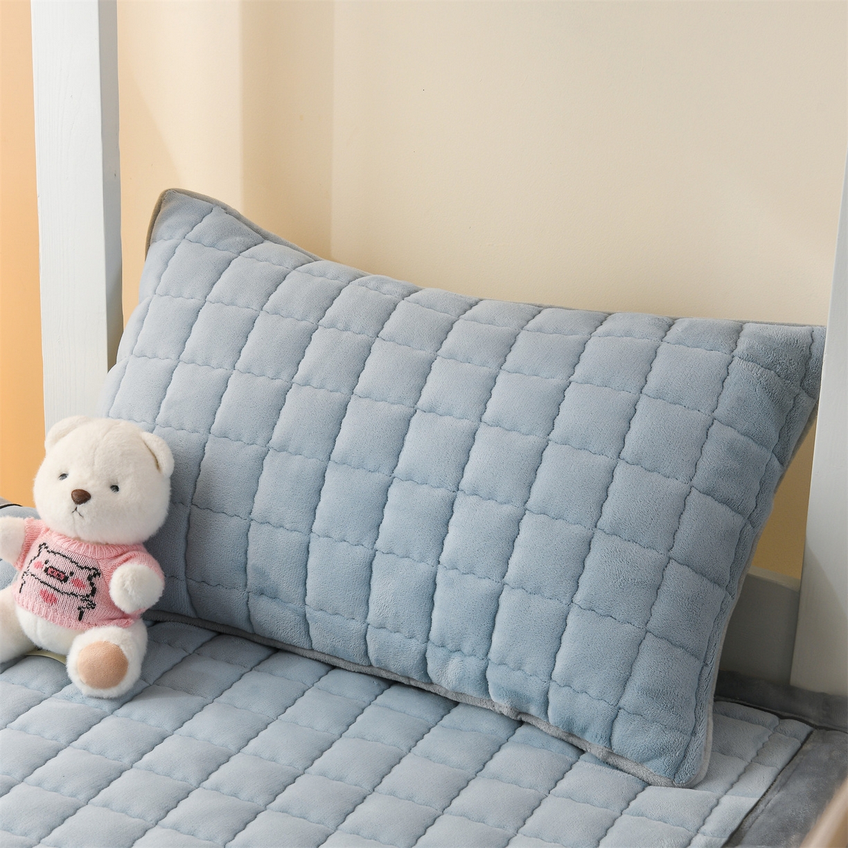 91家纺网 家纺一手货源 找家纺 欧邦 2025新款240克臻棉绒和煦春风系列床垫学生床 和煦春风-天缥