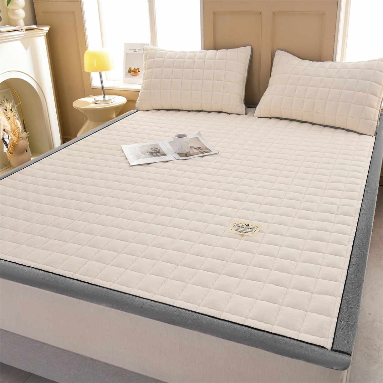 91家纺网 家纺一手货源 找家纺 欧邦 2025新款加厚臻棉绒半消光牛奶绒床垫床褥学生榻榻米薄垫子 和煦春风-杏仁米