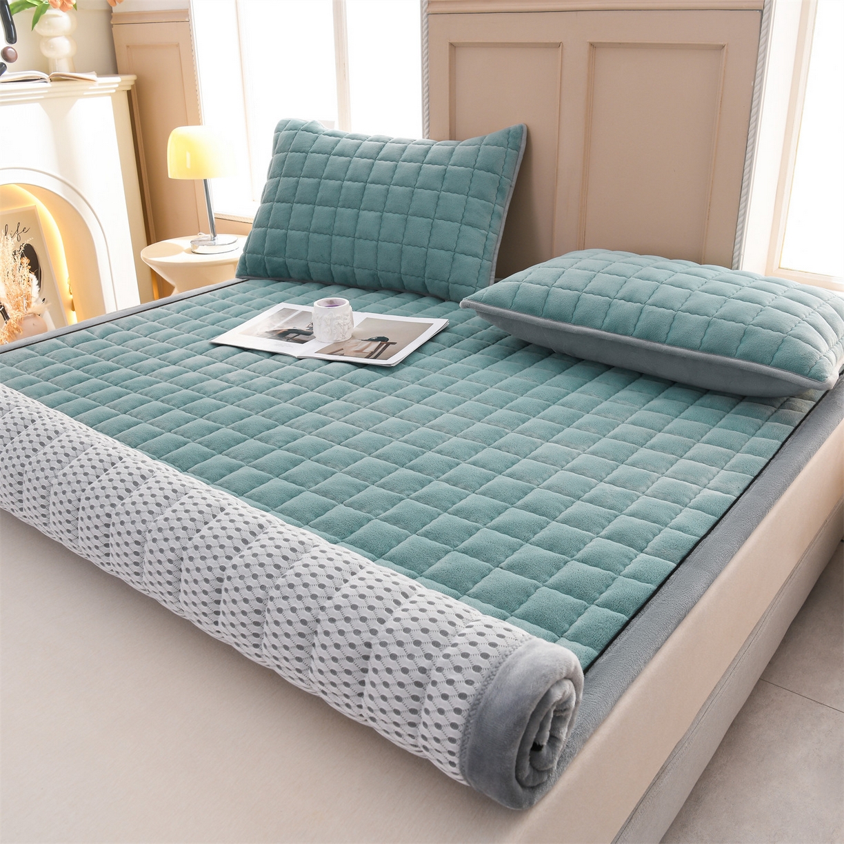 91家纺网 家纺一手货源 找家纺 欧邦 2025新款加厚臻棉绒半消光牛奶绒床垫床褥学生榻榻米薄垫子 和煦春风-松针墨