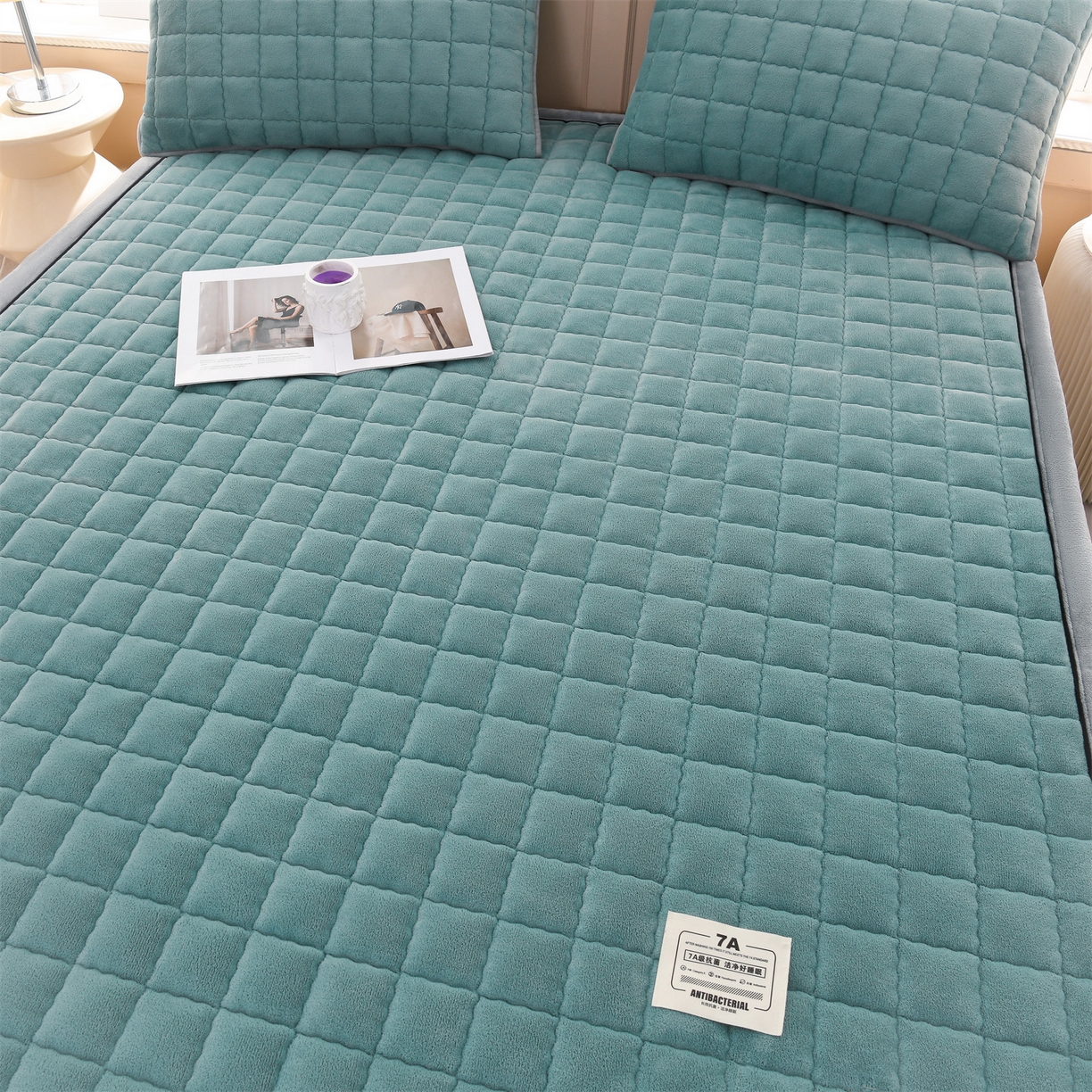 91家纺网 家纺一手货源 找家纺 欧邦 2025新款加厚臻棉绒半消光牛奶绒床垫床褥学生榻榻米薄垫子 和煦春风-松针墨