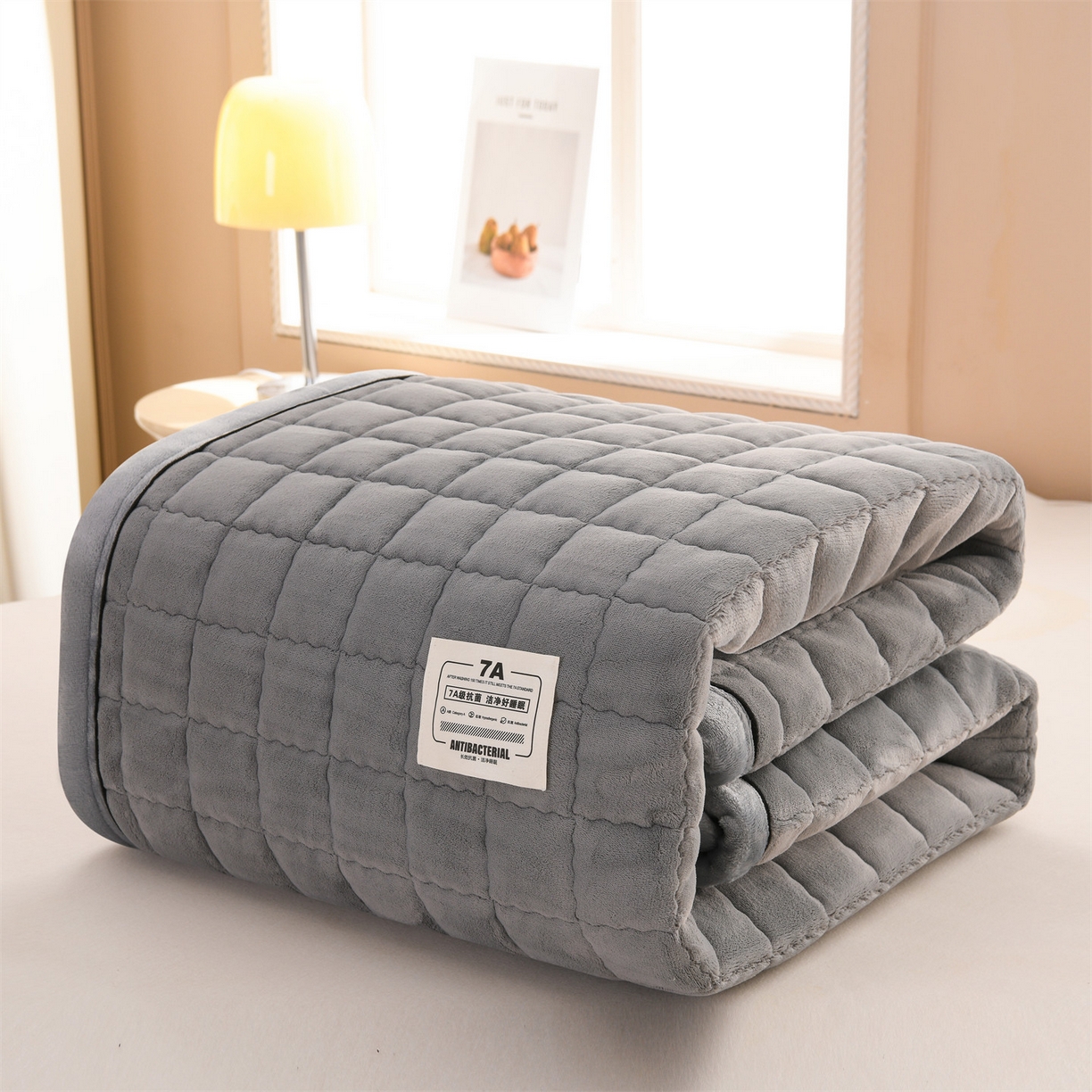 91家纺网 家纺一手货源 找家纺 欧邦 2025新款加厚臻棉绒半消光牛奶绒床垫床褥学生榻榻米薄垫子 和煦春风-象灰