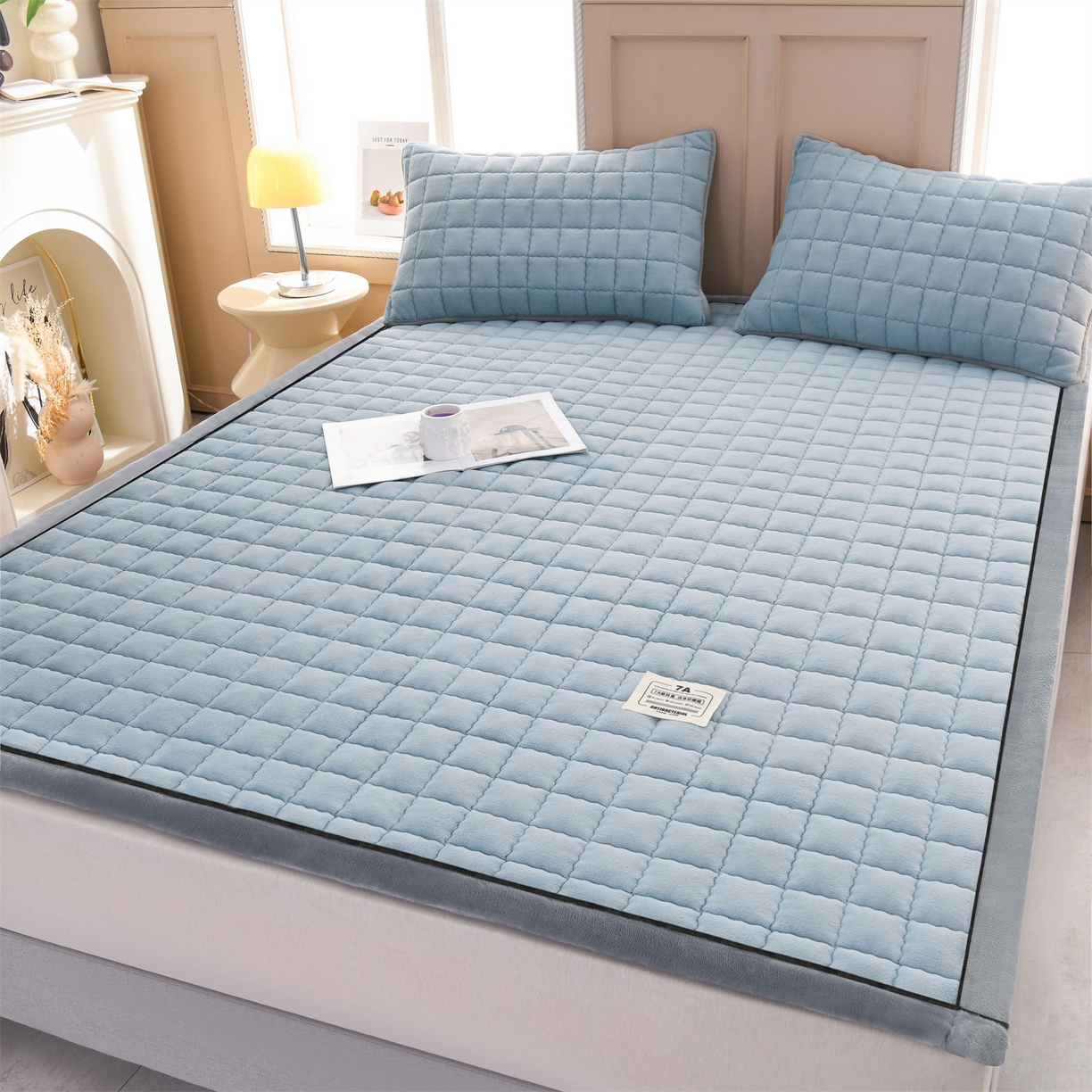 91家纺网 家纺一手货源 找家纺 欧邦 2025新款加厚臻棉绒半消光牛奶绒床垫床褥学生榻榻米薄垫子 和煦春风-天缥