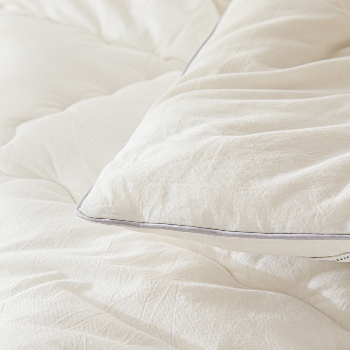 91家纺网 家纺一手货源 找家纺 悠米悠家 2025新款亲肤加厚棉花夹棉床褥 白色