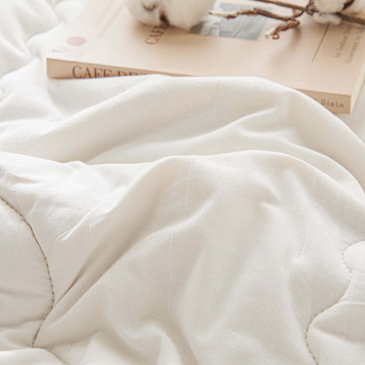 91家纺网 家纺一手货源 找家纺 悠米悠家 2025新款亲肤加厚棉花夹棉床褥 白色