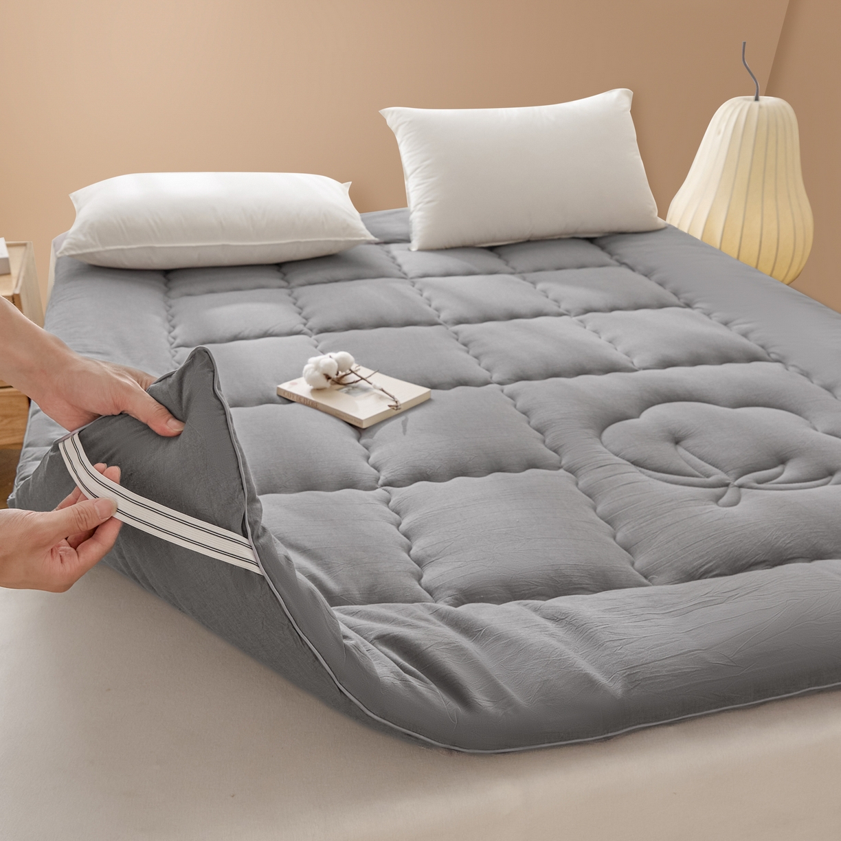 91家纺网 家纺一手货源 找家纺 悠米悠家 2025新款亲肤加厚棉花夹棉床褥 灰色