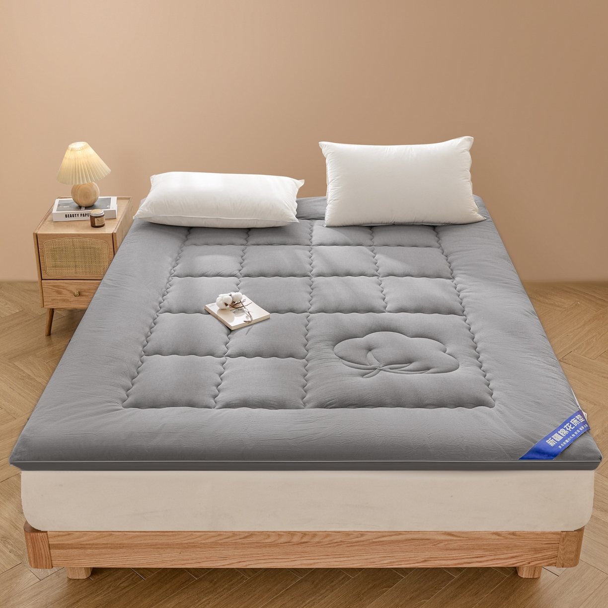 91家纺网 家纺一手货源 找家纺 悠米悠家 2025新款亲肤加厚棉花夹棉床褥 灰色