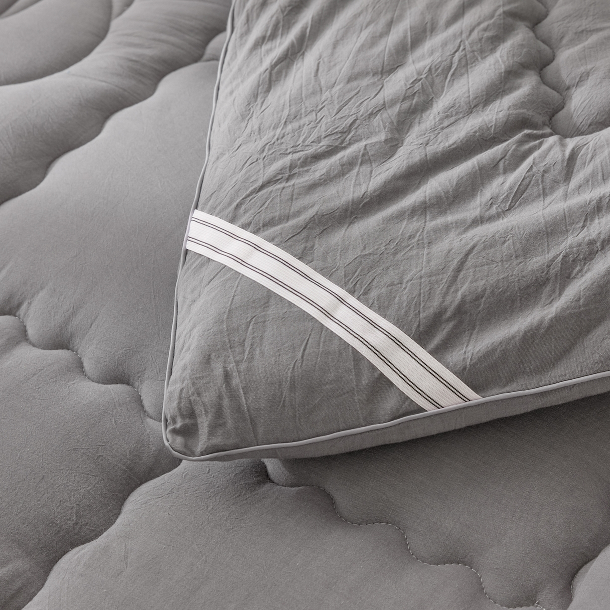 91家纺网 家纺一手货源 找家纺 悠米悠家 2025新款亲肤加厚棉花夹棉床褥 灰色