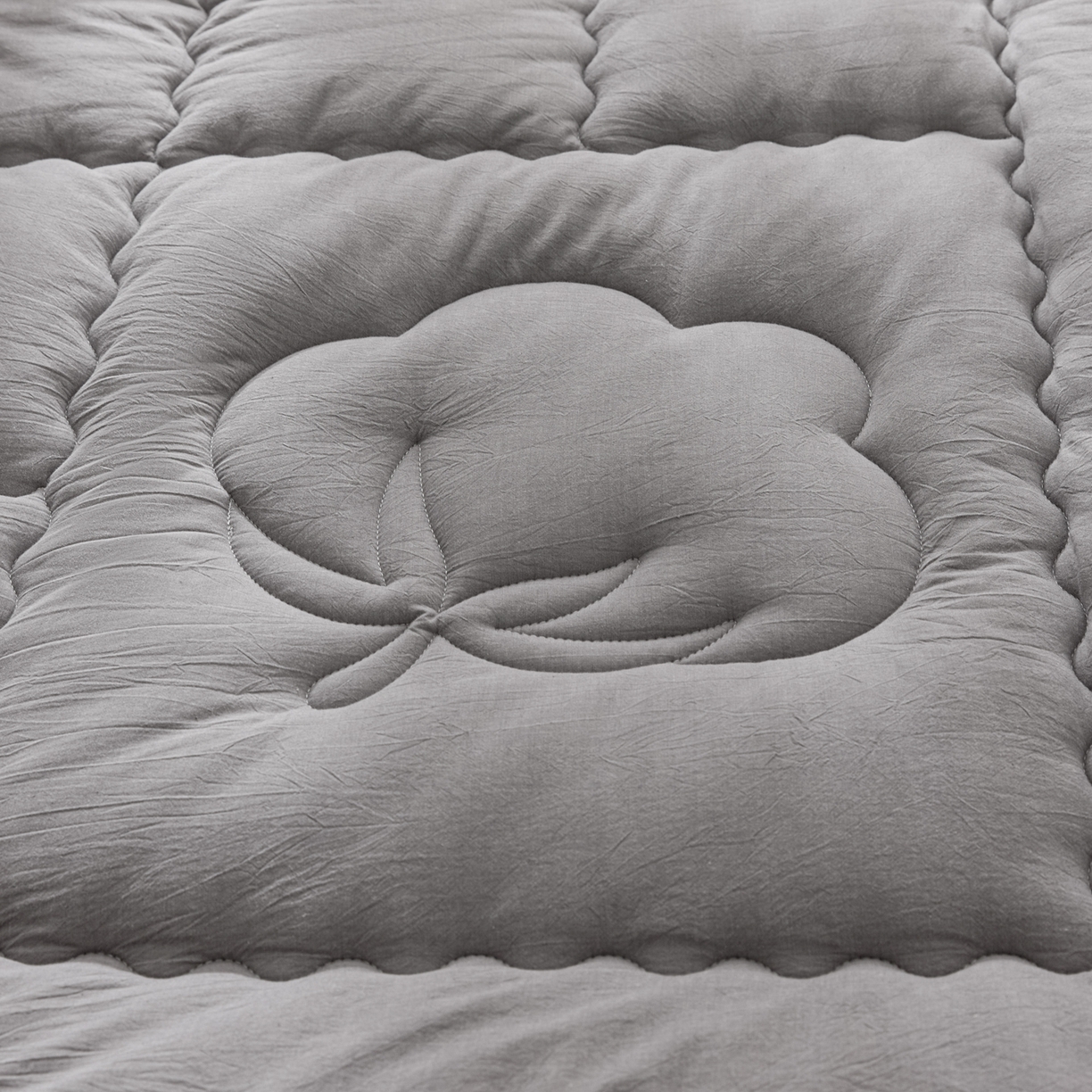 91家纺网 家纺一手货源 找家纺 悠米悠家 2025新款亲肤加厚棉花夹棉床褥 灰色