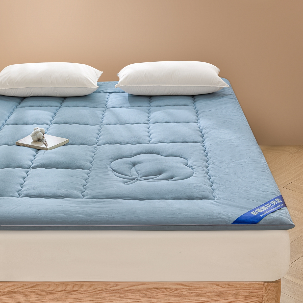 91家纺网 家纺一手货源 找家纺 悠米悠家 2025新款亲肤加厚棉花夹棉床褥 蓝色