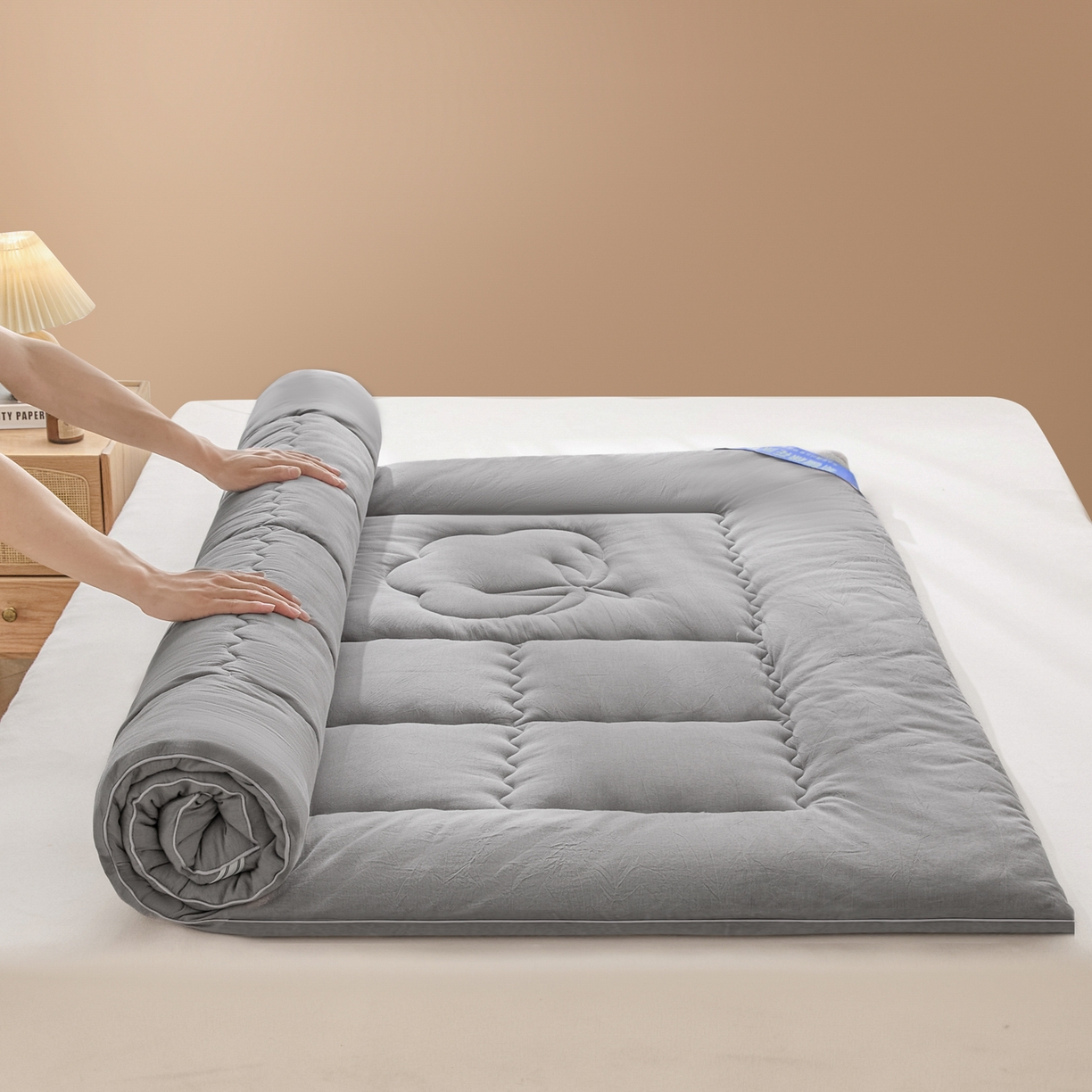 91家纺网 家纺一手货源 找家纺 悠米悠家 2025新款亲肤加厚棉花夹棉床褥 灰色