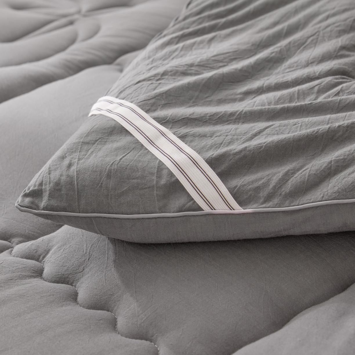 91家纺网 家纺一手货源 找家纺 悠米悠家 2025新款亲肤加厚棉花夹棉床褥 灰色