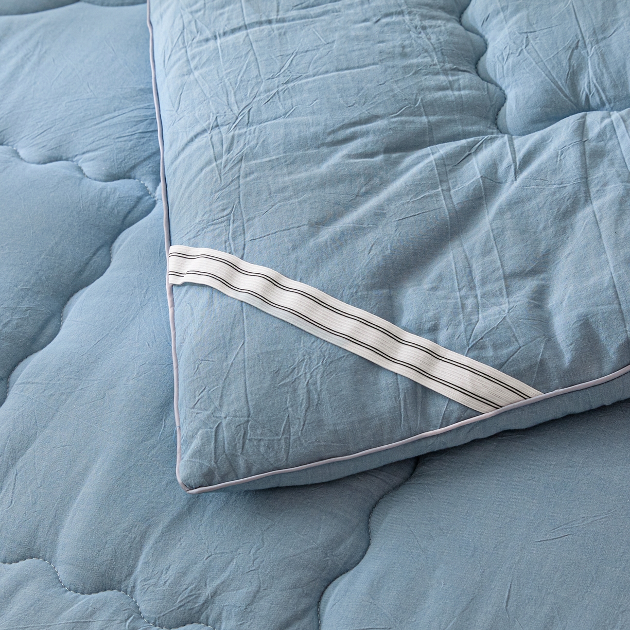 91家纺网 家纺一手货源 找家纺 悠米悠家 2025新款亲肤加厚棉花夹棉床褥 蓝色