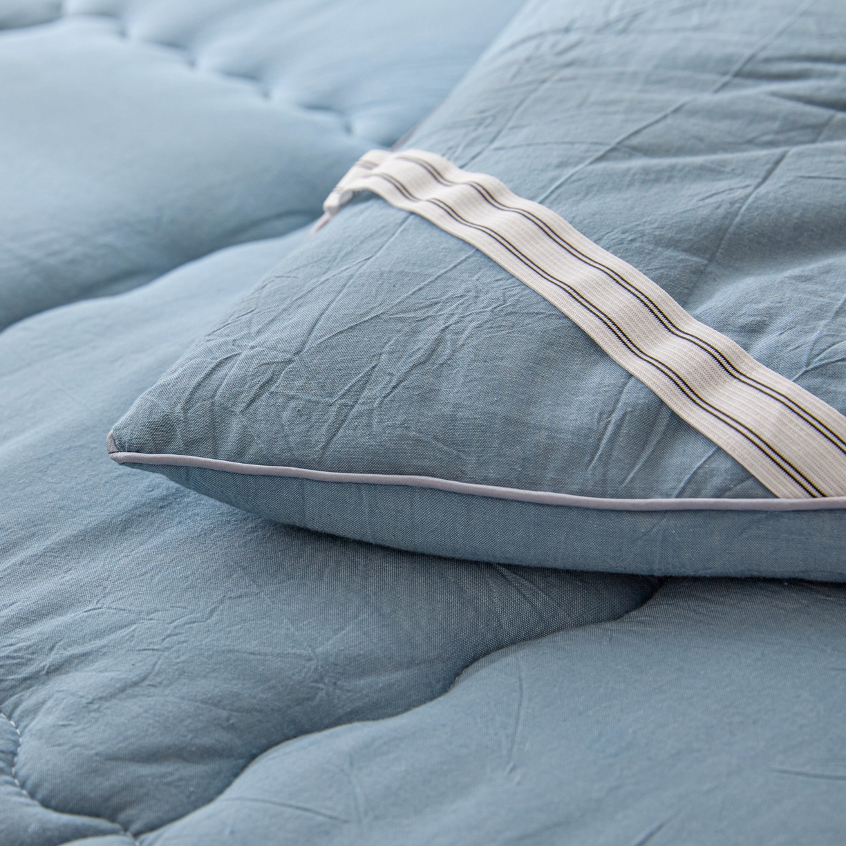 91家纺网 家纺一手货源 找家纺 悠米悠家 2025新款亲肤加厚棉花夹棉床褥 蓝色