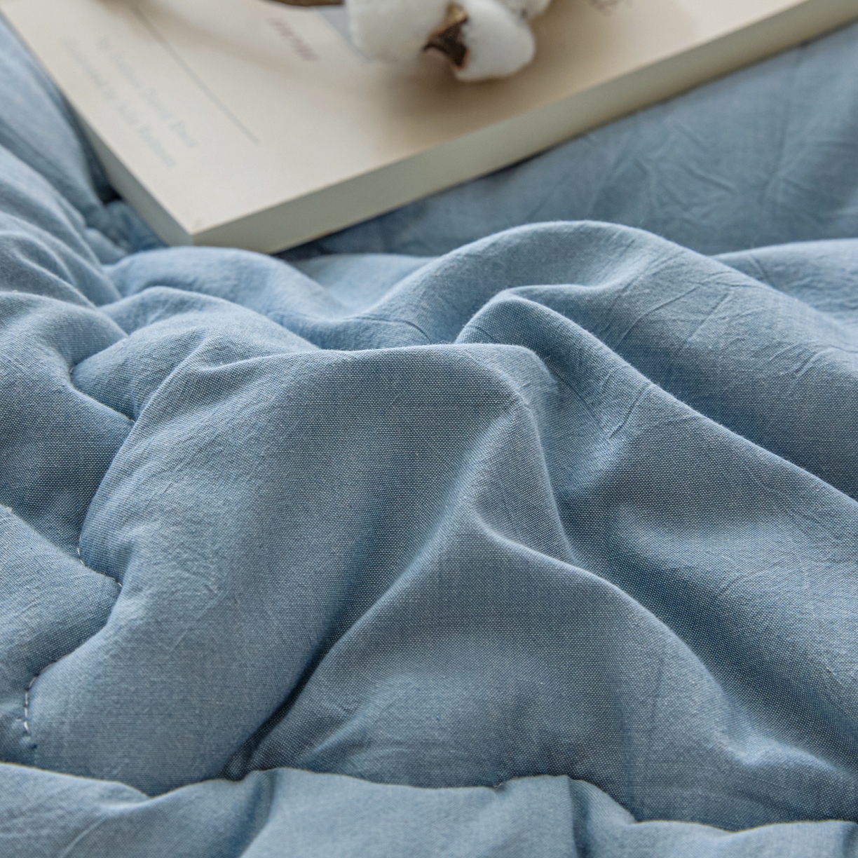 91家纺网 家纺一手货源 找家纺 悠米悠家 2025新款亲肤加厚棉花夹棉床褥 蓝色