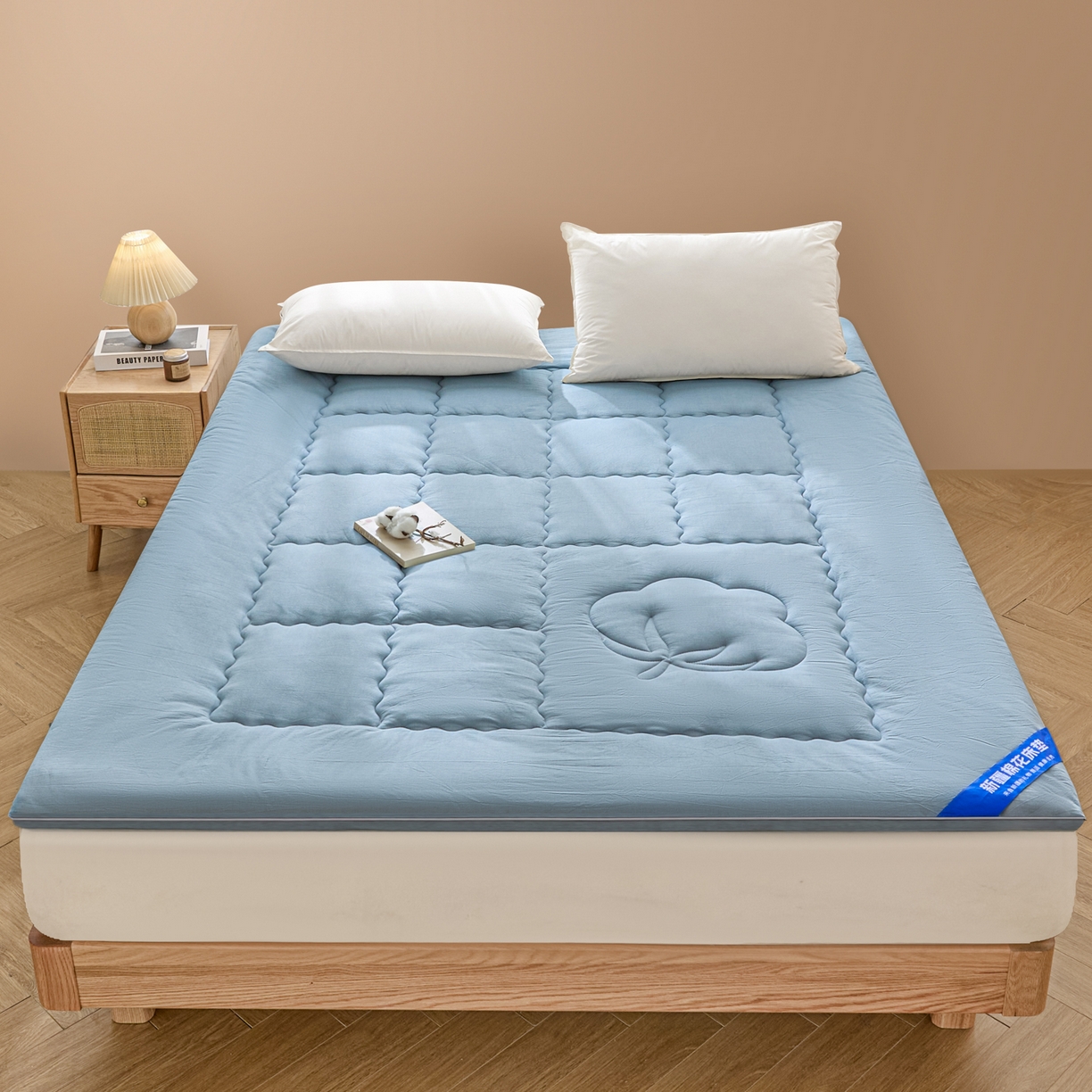 91家纺网 家纺一手货源 找家纺 悠米悠家 2025新款亲肤加厚棉花夹棉床褥 蓝色