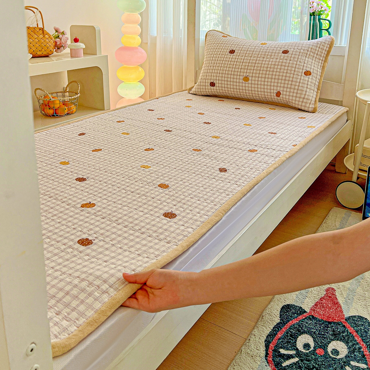 91家纺网 家纺一手货源 找家纺 恒尚居 2025新款纯棉牛奶绒学生床垫 双面两用夹棉床单床垫-秋冬款 四季通用-系列二 【奇趣南瓜】-A纯棉-B牛奶绒