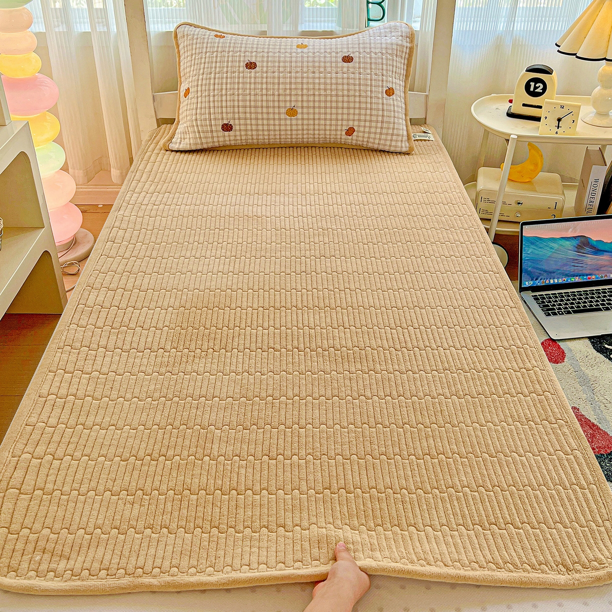 91家纺网 家纺一手货源 找家纺 恒尚居 2025新款纯棉牛奶绒学生床垫 双面两用夹棉床单床垫-秋冬款 四季通用-系列二 【奇趣南瓜】-A纯棉-B牛奶绒