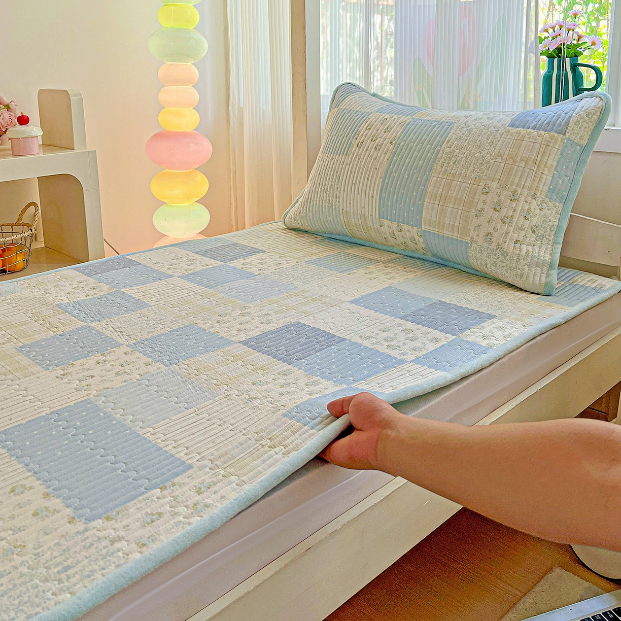 91家纺网 家纺一手货源 找家纺 恒尚居 2025新款纯棉牛奶绒学生床垫 双面两用夹棉床单床垫-秋冬款 四季通用-系列二 【芳菲-蓝】-A纯棉-B牛奶绒