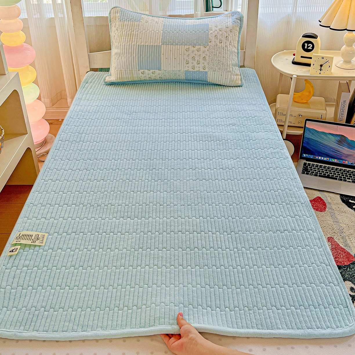 91家纺网 家纺一手货源 找家纺 恒尚居 2025新款纯棉牛奶绒学生床垫 双面两用夹棉床单床垫-秋冬款 四季通用-系列二 【芳菲-蓝】-A纯棉-B牛奶绒