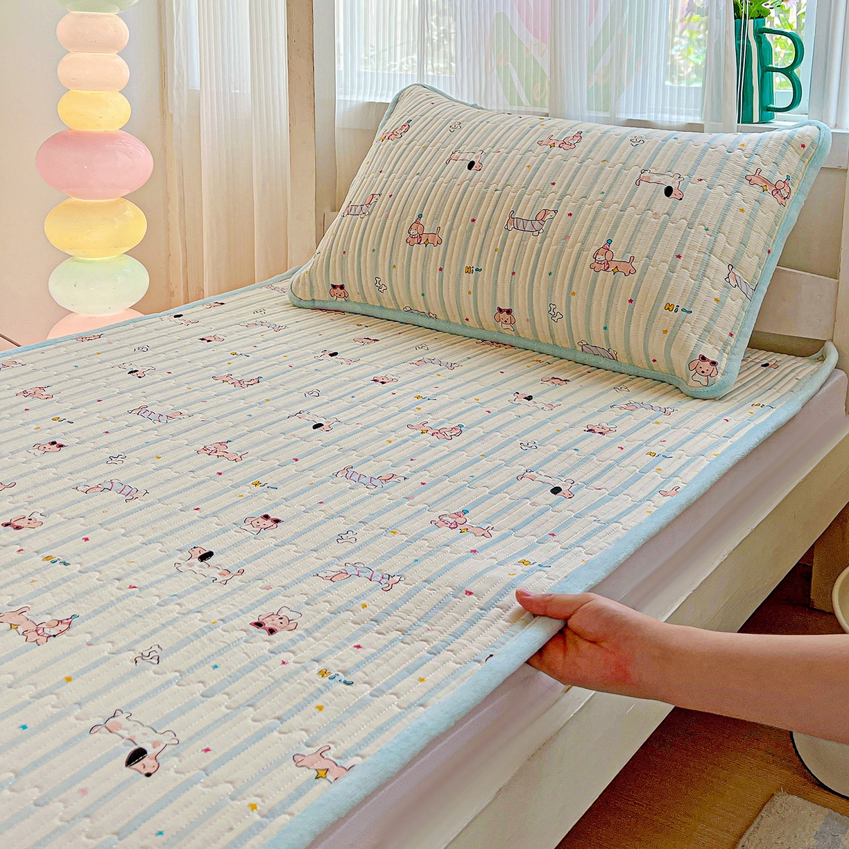 91家纺网 家纺一手货源 找家纺 恒尚居 2025新款纯棉牛奶绒学生床垫 双面两用夹棉床单床垫-秋冬款 四季通用-系列二 【机灵旺仔】-A纯棉-B牛奶绒