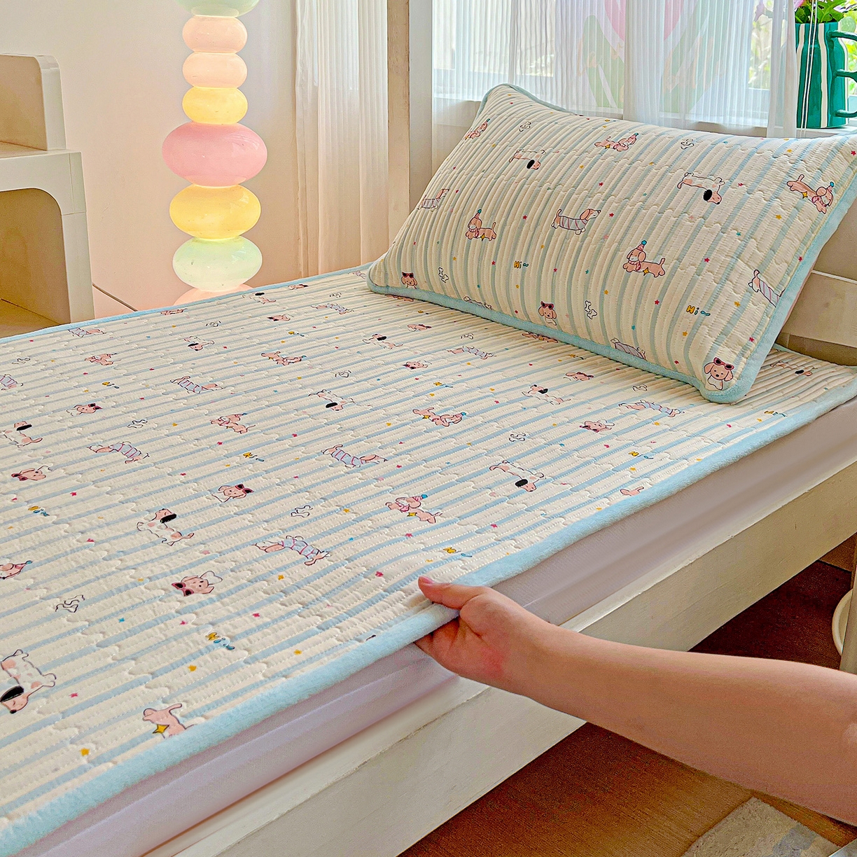 91家纺网 家纺一手货源 找家纺 恒尚居 2025新款纯棉牛奶绒学生床垫 双面两用夹棉床单床垫-秋冬款 四季通用-系列二 【机灵旺仔】-A纯棉-B牛奶绒