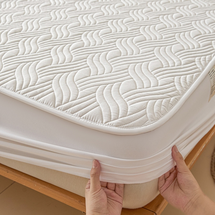 91家纺网 家纺一手货源 找家纺 九亭家纺 2025新款A类防水夹棉床笠 水波纹-白色