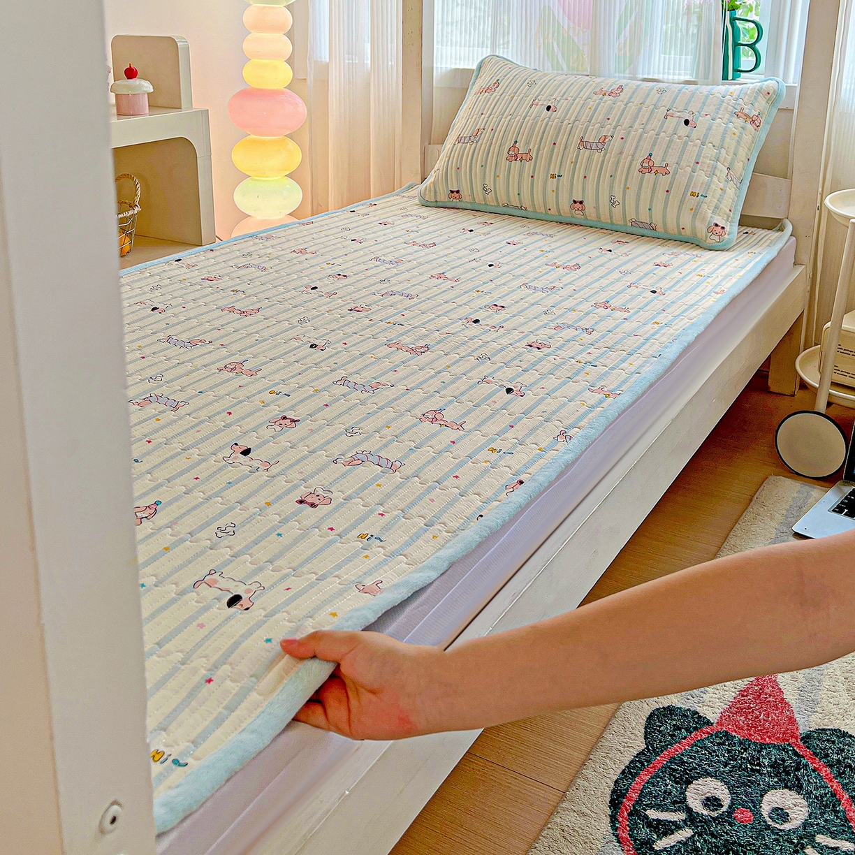 91家纺网 家纺一手货源 找家纺 恒尚居 2025新款纯棉牛奶绒学生床垫 双面两用夹棉床单床垫-秋冬款 四季通用-系列二 【机灵旺仔】-A纯棉-B牛奶绒