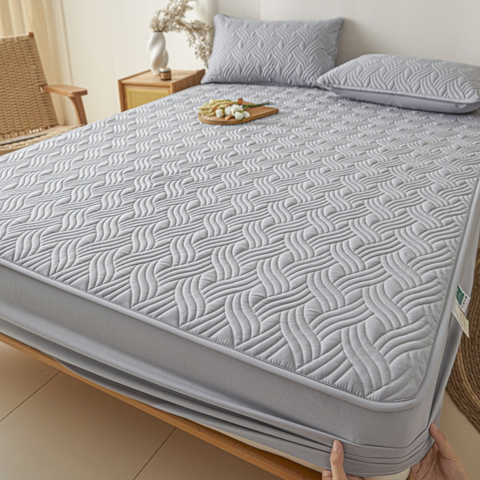 91家纺网 家纺一手货源 找家纺 九亭家纺 2025新款A类防水夹棉床笠 水波纹-灰色