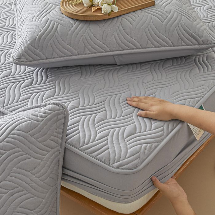 91家纺网 家纺一手货源 找家纺 九亭家纺 2025新款A类防水夹棉床笠 水波纹-灰色