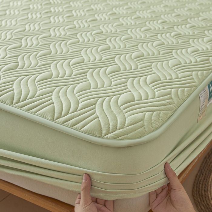 91家纺网 家纺一手货源 找家纺 九亭家纺 2025新款A类防水夹棉床笠 水波纹-芥末绿