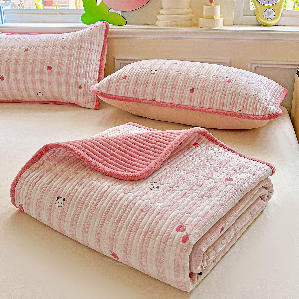 91家纺网 家纺一手货源 找家纺 恒尚居 2025新款纯棉牛奶绒学生床垫 双面两用夹棉床单床垫-秋冬款 四季通用-系列二 【小欢喜-粉】-A纯棉-B牛奶绒