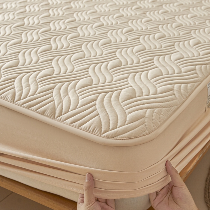 91家纺网 家纺一手货源 找家纺 九亭家纺 2025新款A类防水夹棉床笠 水波纹-奶咖