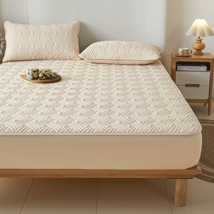 91家纺网 家纺一手货源 找家纺 九亭家纺 2025新款A类防水夹棉床笠 水波纹-奶咖