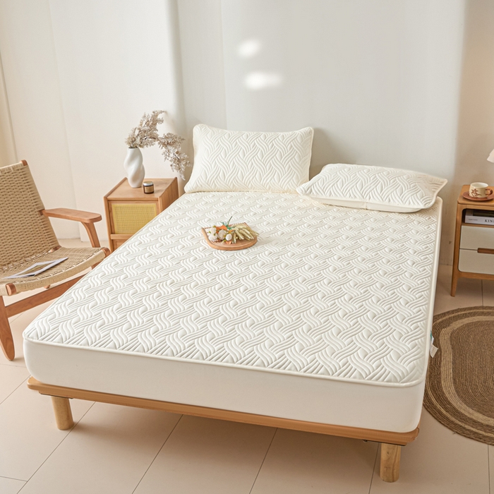 91家纺网 家纺一手货源 找家纺 九亭家纺 2025新款A类防水夹棉床笠 水波纹-云朵白