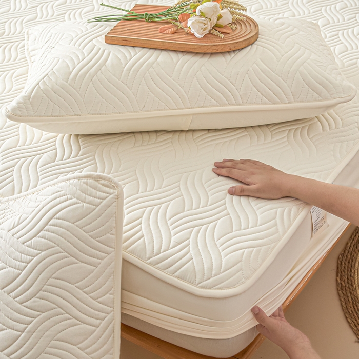 91家纺网 家纺一手货源 找家纺 九亭家纺 2025新款A类防水夹棉床笠 水波纹-云朵白