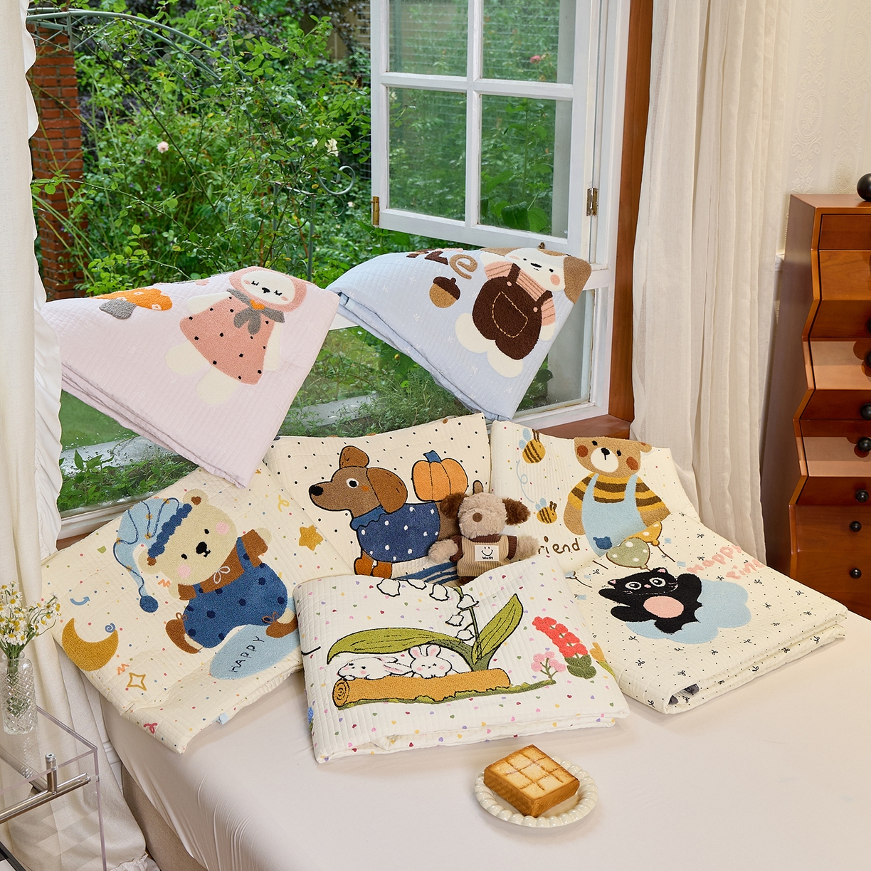 91家纺网 家纺一手货源 找家纺 鑫喜莱家纺 2025新款云朵棉毛巾绣床盖三件套 包装展示+组合图