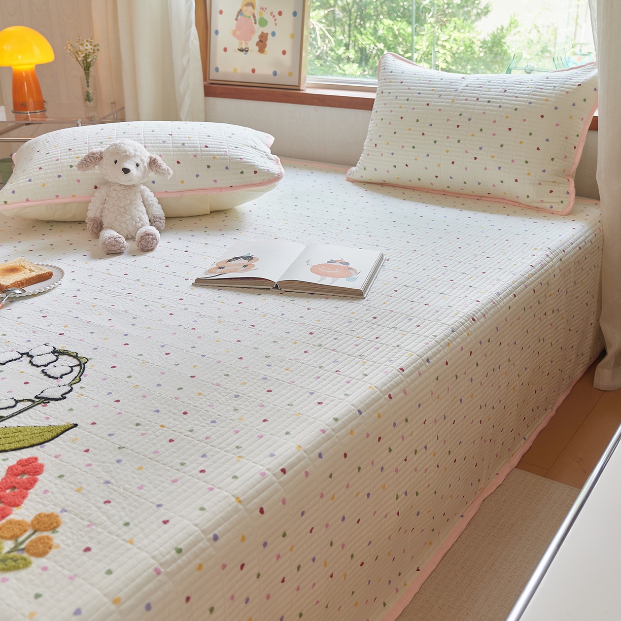 91家纺网 家纺一手货源 找家纺 鑫喜莱家纺 2025新款云朵棉毛巾绣床盖三件套 铃兰兔