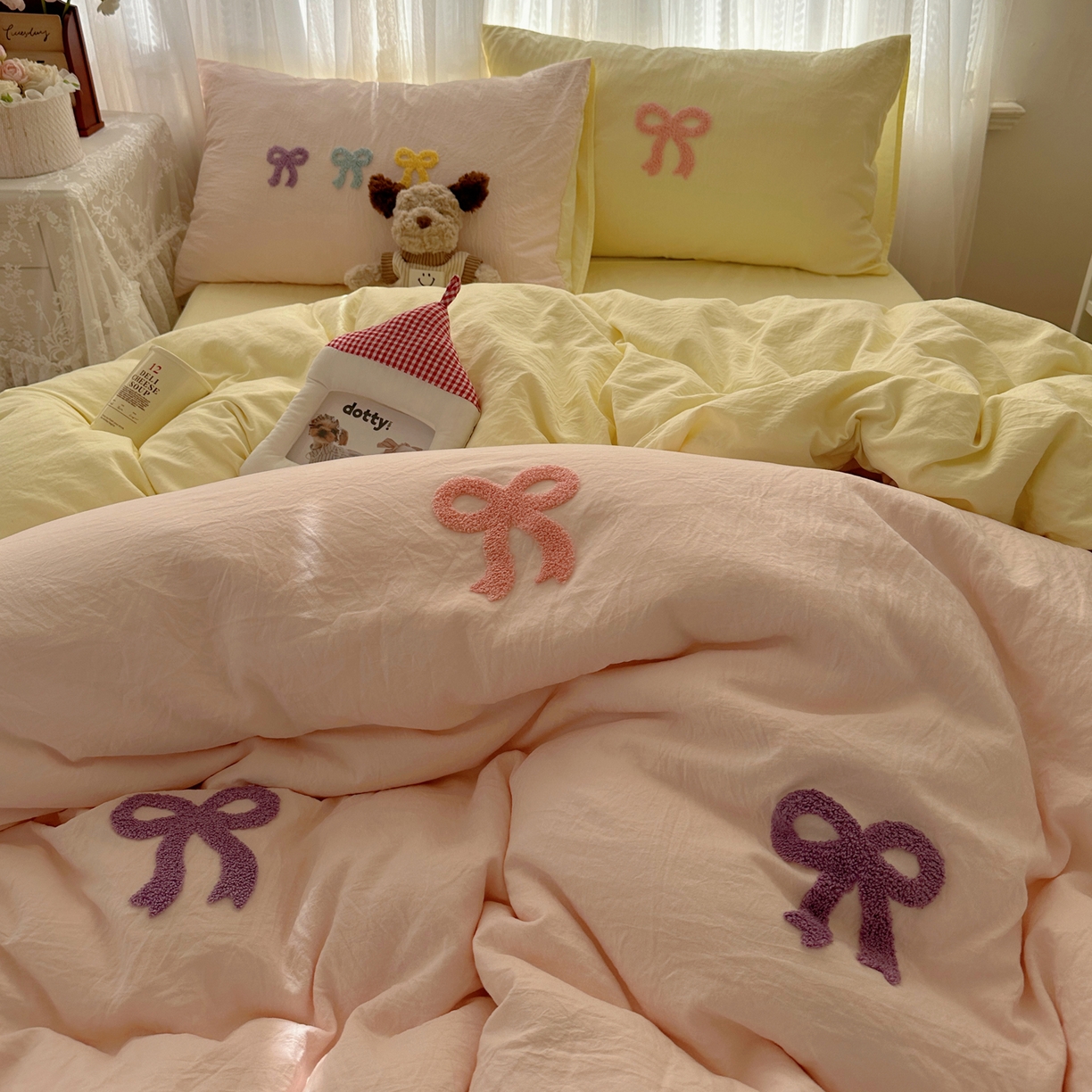 91家纺网 家纺一手货源 找家纺 顾里家纺 2025新款韩系蝴蝶结云朵棉毛巾绣套件四件套-少女梦想 少女梦想（粉）