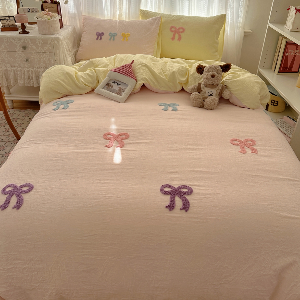 91家纺网 家纺一手货源 找家纺 顾里家纺 2025新款韩系蝴蝶结云朵棉毛巾绣套件四件套-少女梦想 少女梦想（粉）