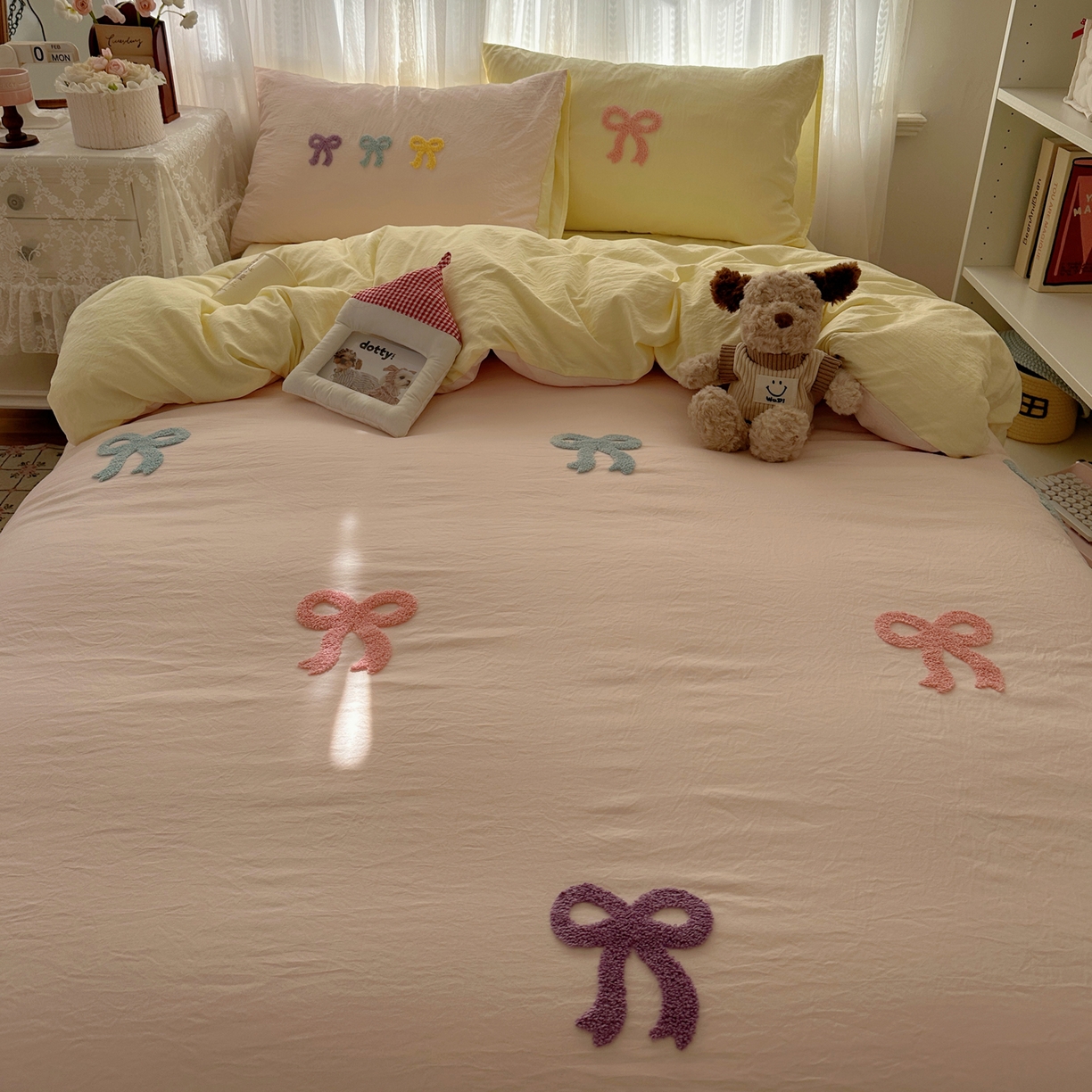 91家纺网 家纺一手货源 找家纺 顾里家纺 2025新款韩系蝴蝶结云朵棉毛巾绣套件四件套-少女梦想 少女梦想（粉）