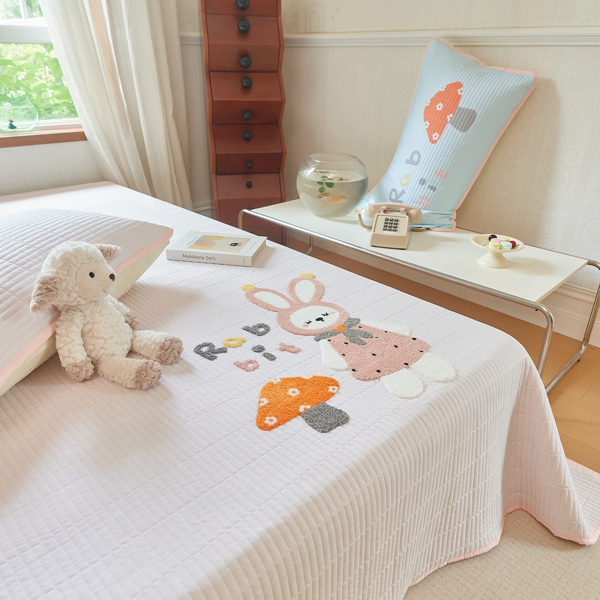 91家纺网 家纺一手货源 找家纺 鑫喜莱家纺 2025新款云朵棉毛巾绣床盖三件套 蘑菇兔