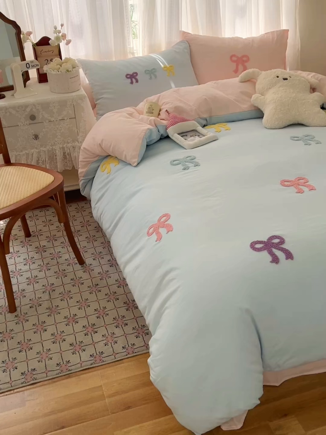 91家纺网 家纺一手货源 找家纺 顾里家纺 2025新款韩系蝴蝶结云朵棉毛巾绣套件四件套-少女梦想 少女梦想（蓝）