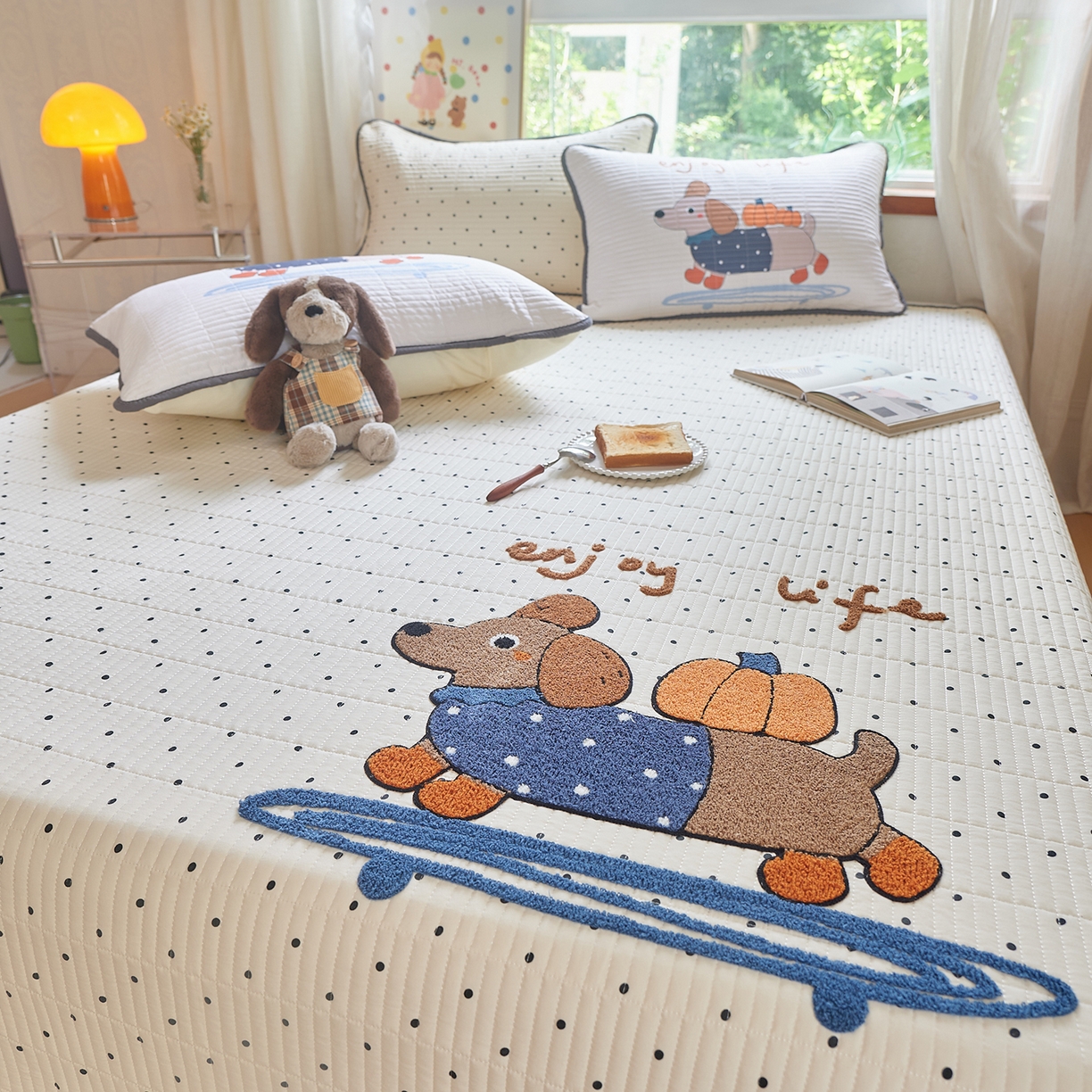 91家纺网 家纺一手货源 找家纺 鑫喜莱家纺 2025新款云朵棉毛巾绣床盖三件套 南瓜狗