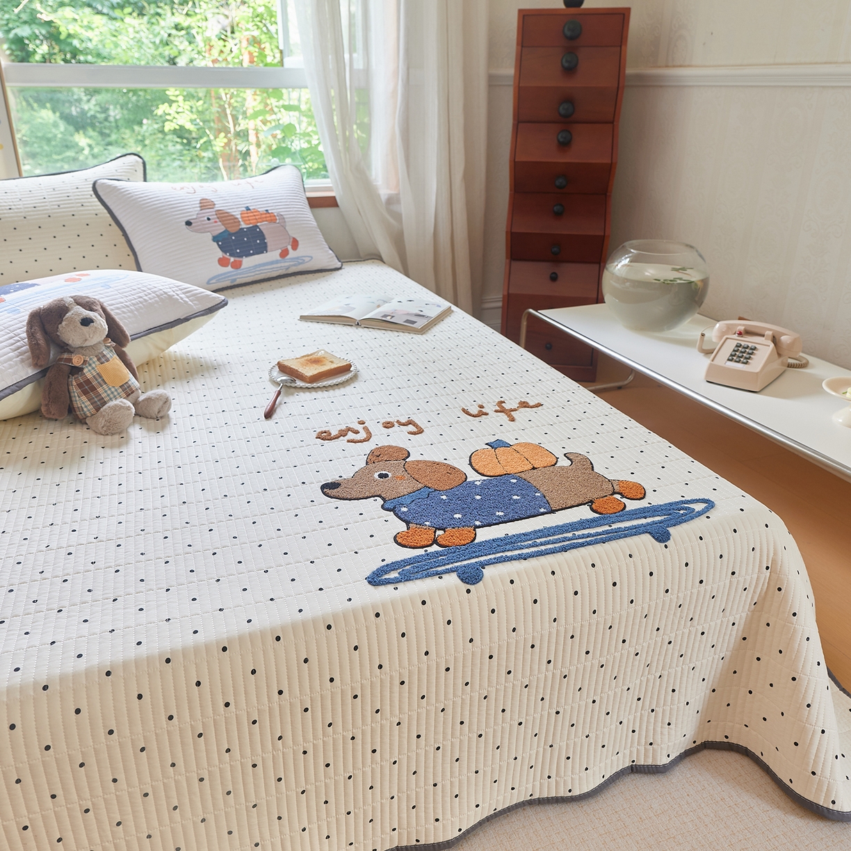 91家纺网 家纺一手货源 找家纺 鑫喜莱家纺 2025新款云朵棉毛巾绣床盖三件套 南瓜狗