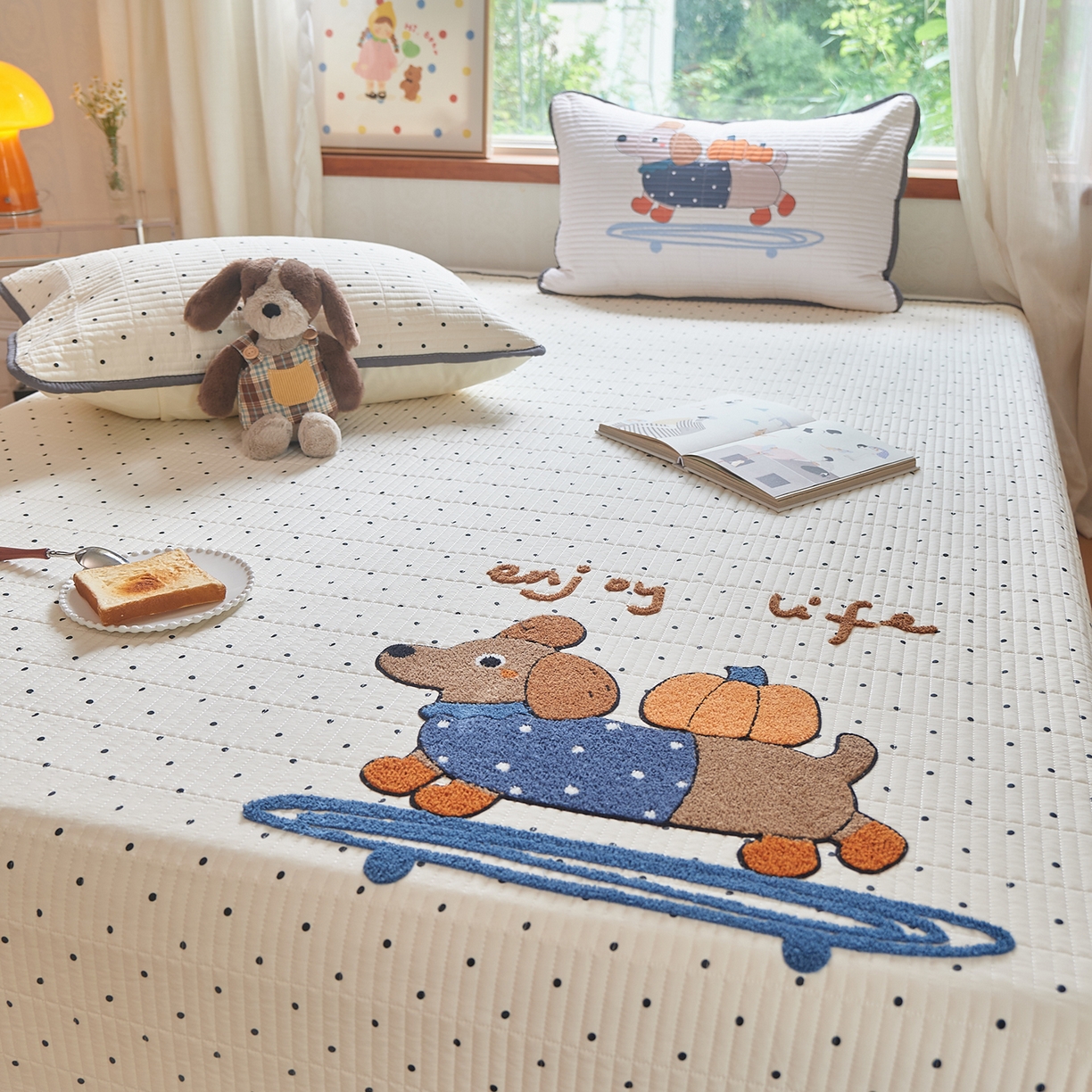 91家纺网 家纺一手货源 找家纺 鑫喜莱家纺 2025新款云朵棉毛巾绣床盖三件套 南瓜狗