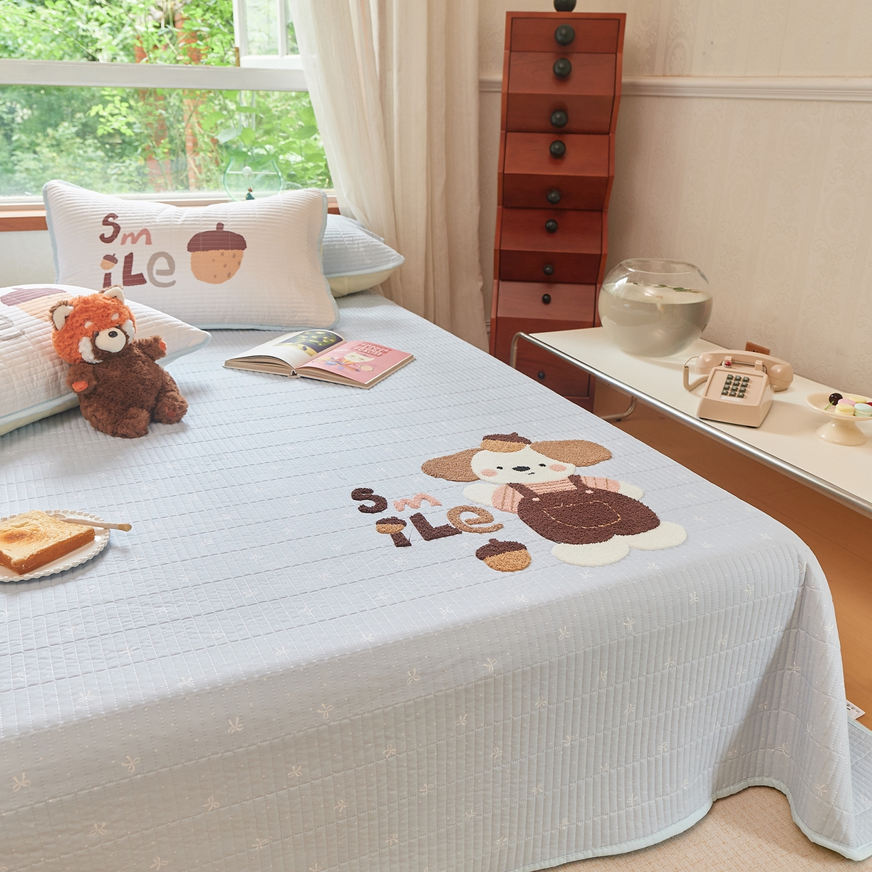 91家纺网 家纺一手货源 找家纺 鑫喜莱家纺 2025新款云朵棉毛巾绣床盖三件套 橡果狗