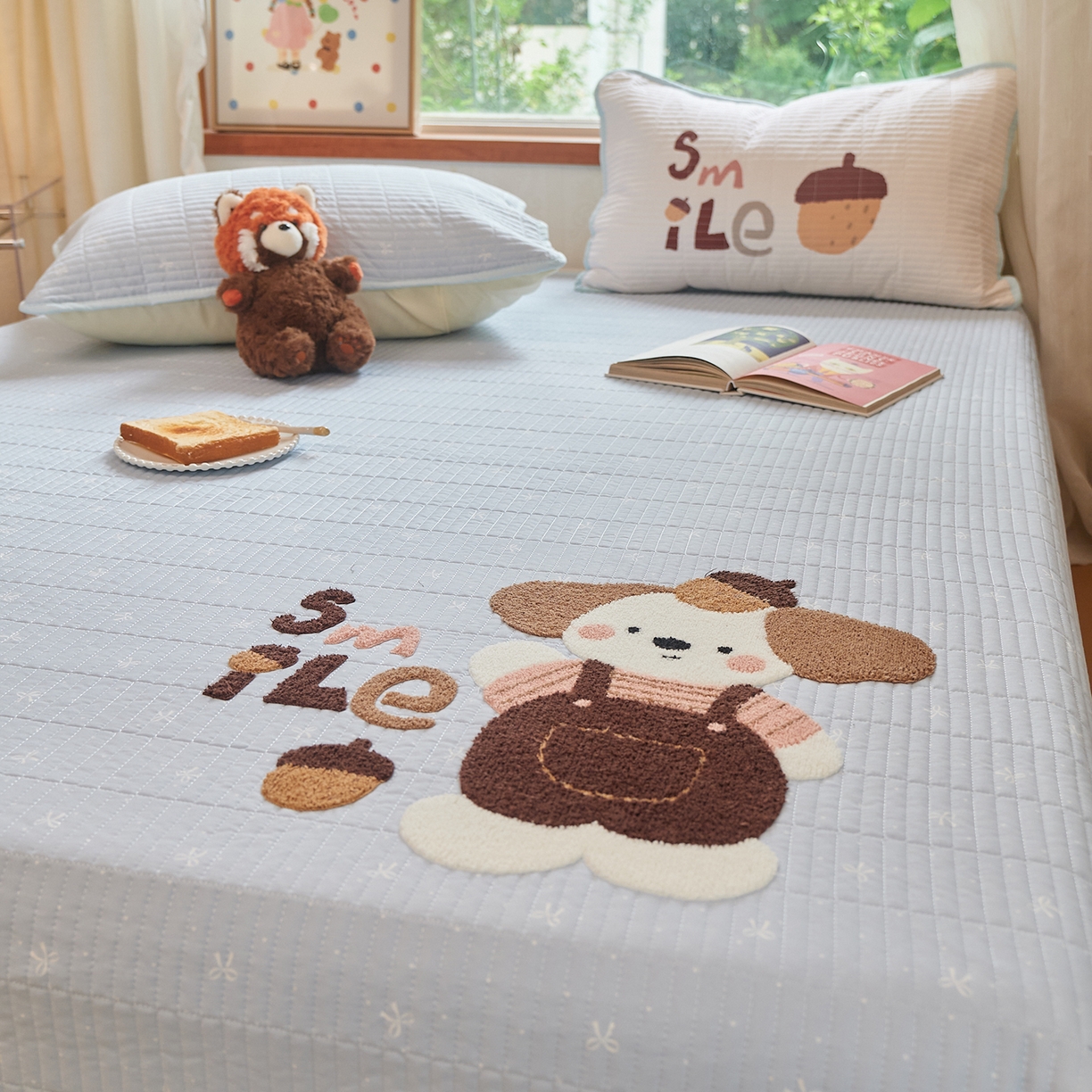 91家纺网 家纺一手货源 找家纺 鑫喜莱家纺 2025新款云朵棉毛巾绣床盖三件套 橡果狗