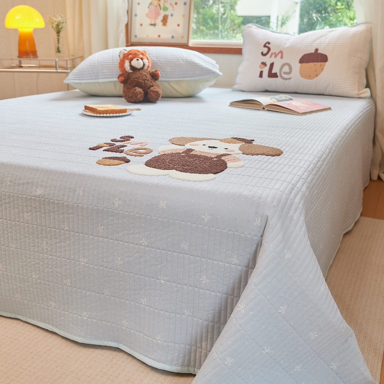 91家纺网 家纺一手货源 找家纺 鑫喜莱家纺 2025新款云朵棉毛巾绣床盖三件套 橡果狗